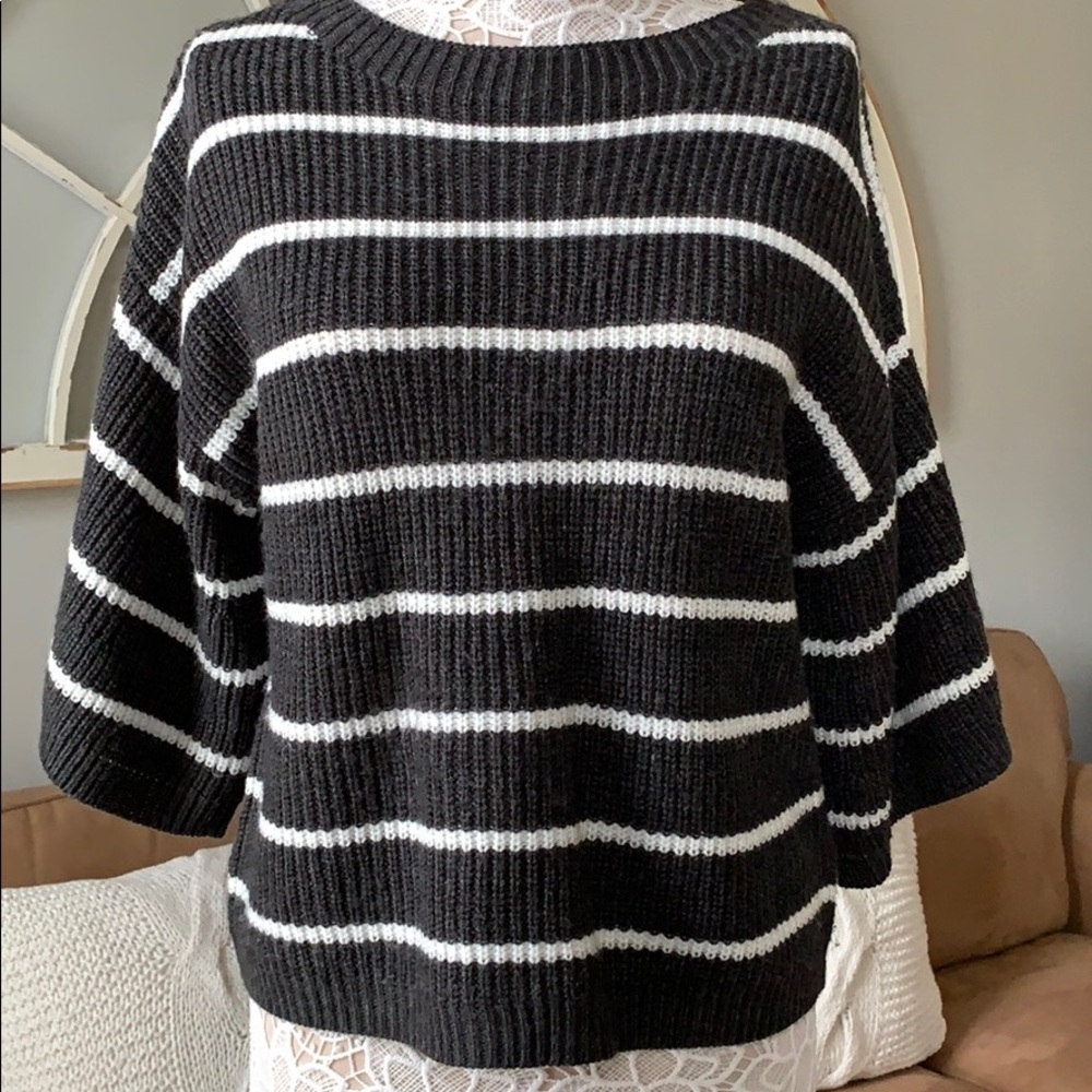 Cable and Gauge size L gray and cream sweater